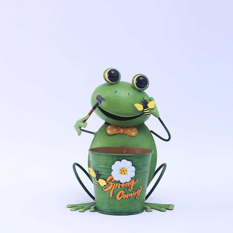 ODM Exquisite Metal Frog Ornaments / Metal Frog Figurines With Bucket
